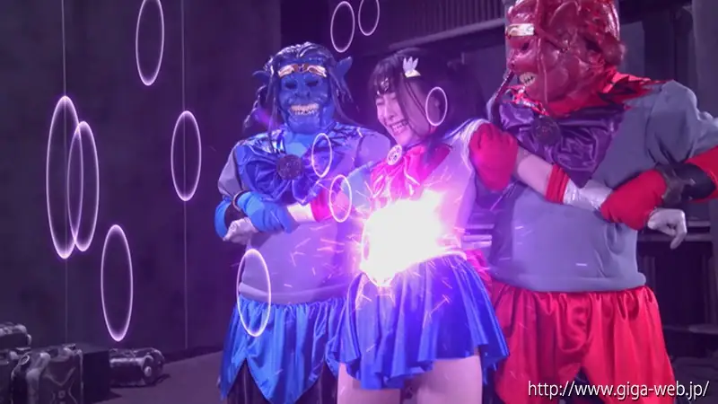 グラーズの攻撃を受けるセーラーディオーレ