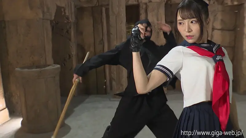 学園長に捕まる青宮マキ