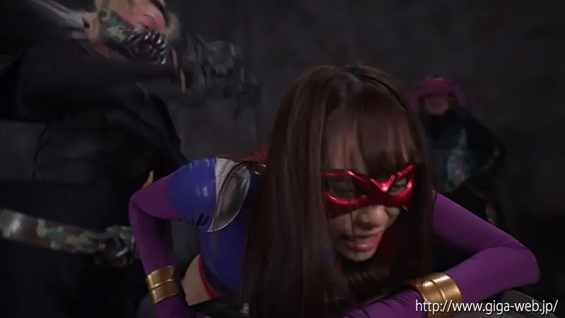 攻撃されるコスモエンジェル