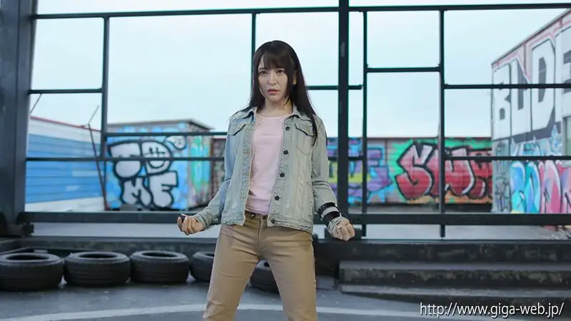 ピンクアースに変身する仁科おとは