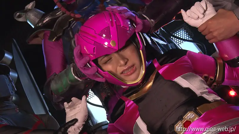 凌辱されるピンクアース