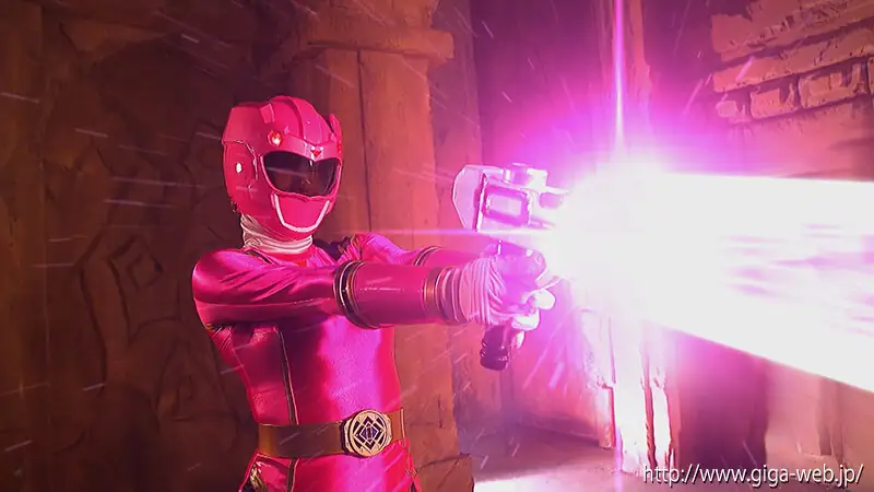 銃でシャドーモンスターを圧倒するプリズムピンク