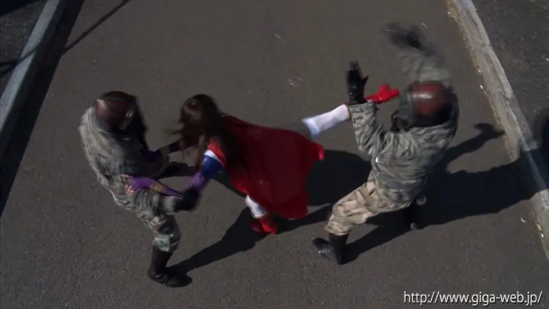 戦うコスモエンジェル