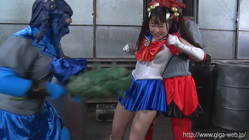 魔獣化したアクアスとフレイアに襲われ苦戦するセーラーディオーレ