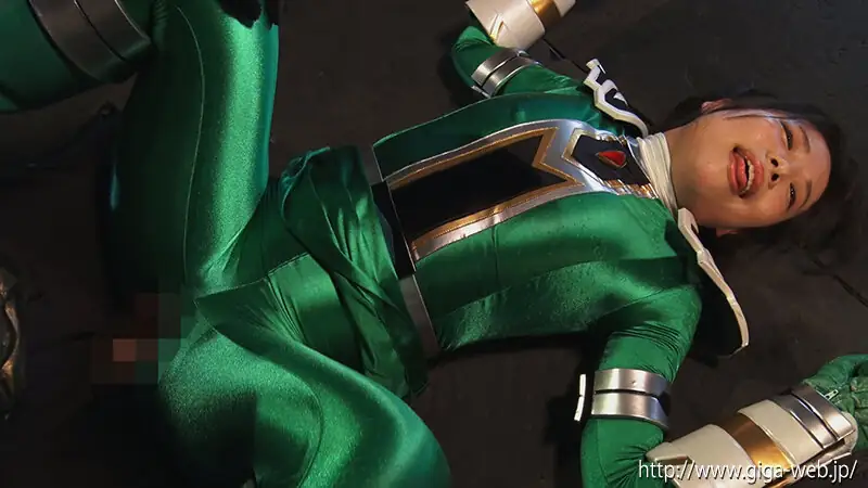 正常位で絶頂に達するサイリュウグリーン