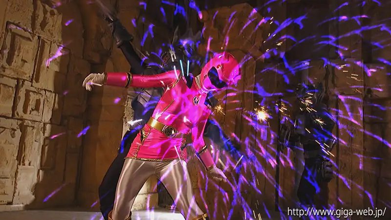 大勢のシャドーモンスターに圧倒されるプリズムピンク