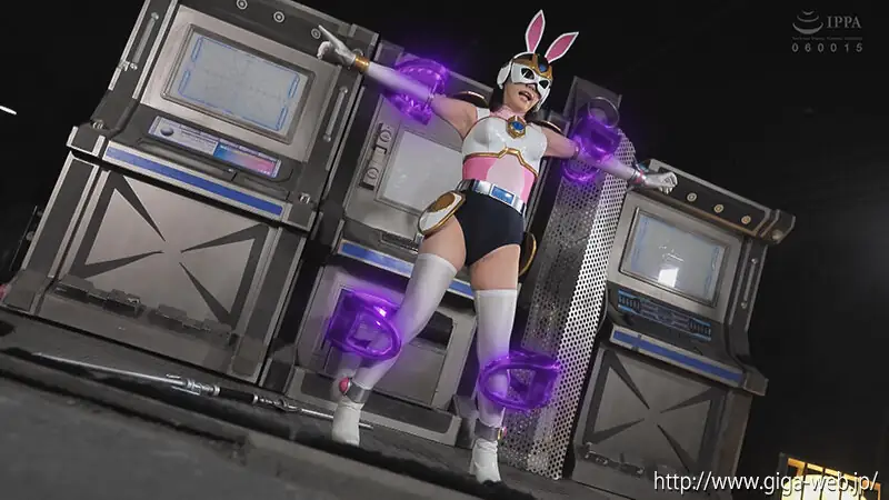 マシナリー帝国に拘束されるホワイトバニー