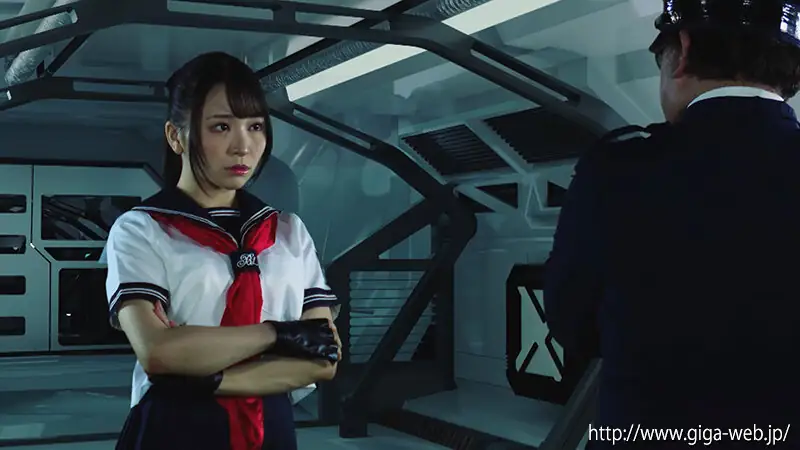 不良生徒と戦う青宮マキ